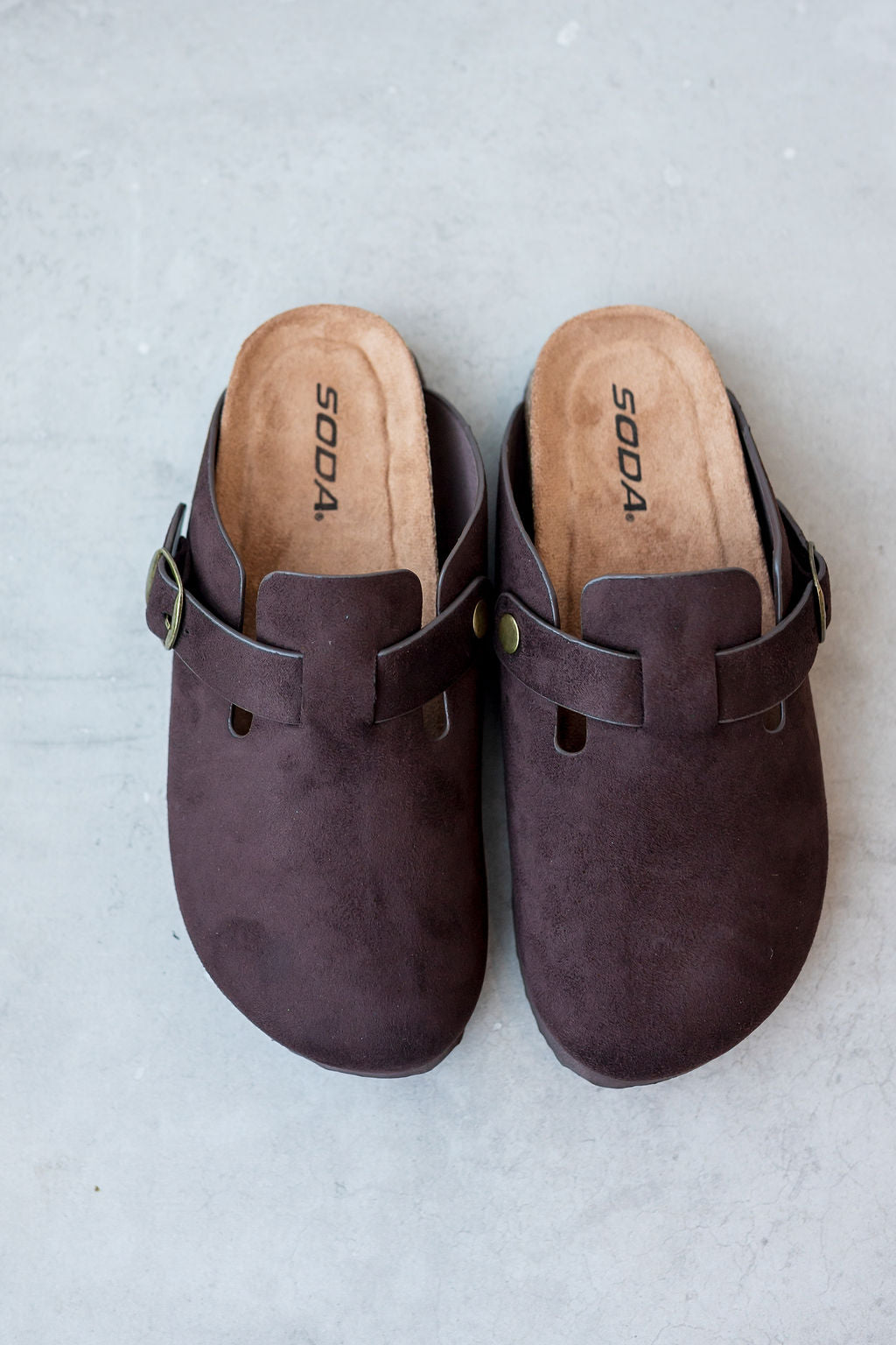 Regis Round Toe Clog -Brown