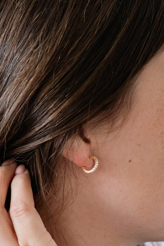 Thin C-Hoop Earrings -15mm