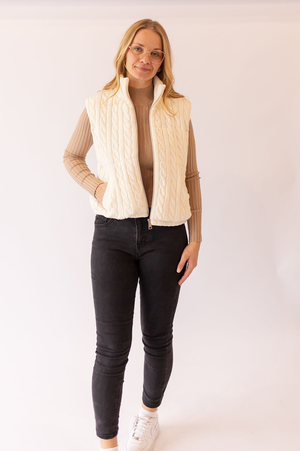 Cable Knit Puffer Vest -Cream